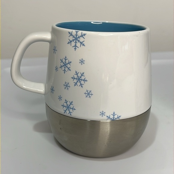 Starbucks Holiday Mug 2007 White Blue Snowflakes Metal Base 14oz Coffee Tea - Picture 2 of 6